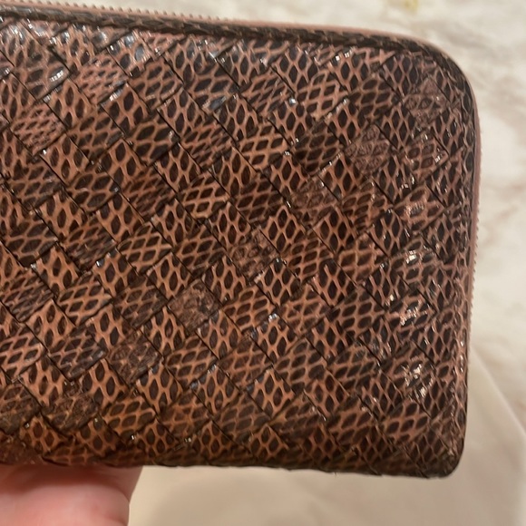 EUC Bottega Venetta Python zipper wallet with COA - Picture 4 of 10